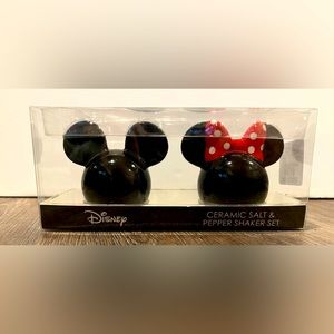 Adorable Mickey and Minnie Mouse Salt and Pepper Set- NWT